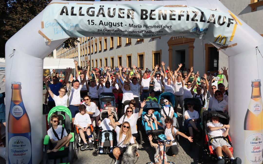 Gruppenfoto des Teams von Körperbehinderte Allgäu beim Allgäuer Benefizlauf 2024.