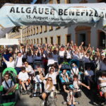 Gruppenfoto des Teams von Körperbehinderte Allgäu beim Allgäuer Benefizlauf 2024.