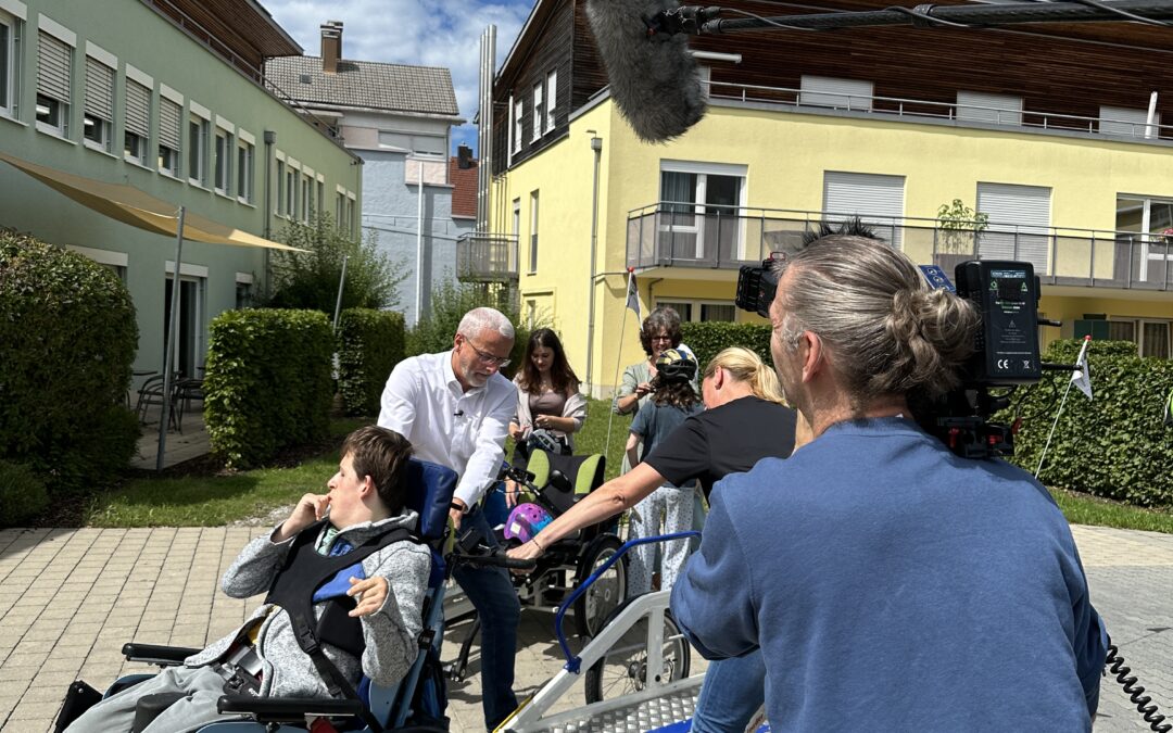 Ein besonderer Drehtag bei KBA: Der Bayerische Rundfunk begleitet unsere Radtour