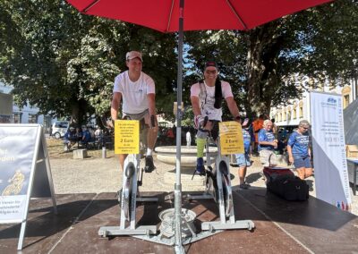 Unser Geschäftsführer Dr. Michael Knauth ging nach den 5 Kilometern nochmal aufs Spendenfahrrad.