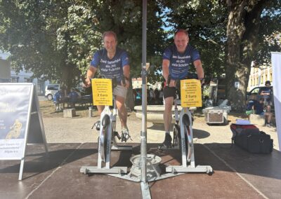 Auch die beiden Bürgermeister unserer Partnergemeinden Toni Barth aus Buchenberg (links) und Florian Schmid aus Weitnau traten für den guten Zweck in die Pedale.